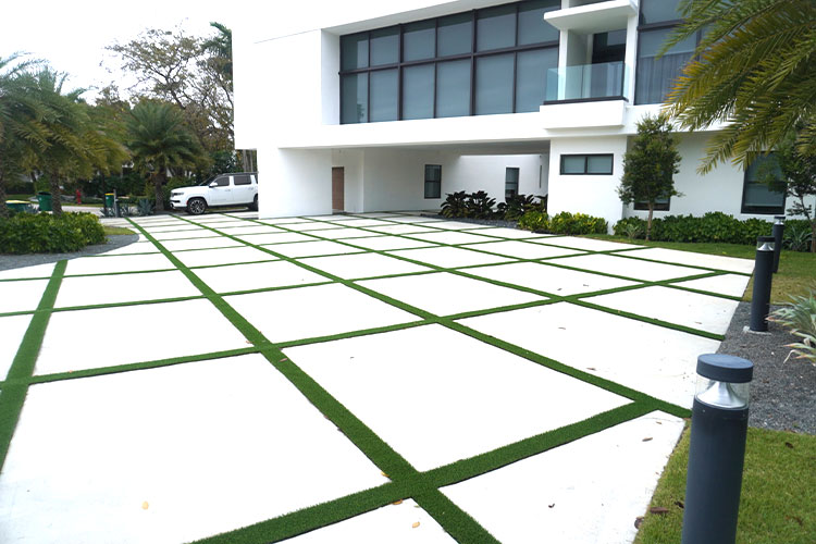 Exploring the Functional and Aesthetic Advantages of Fake Grass Driveways