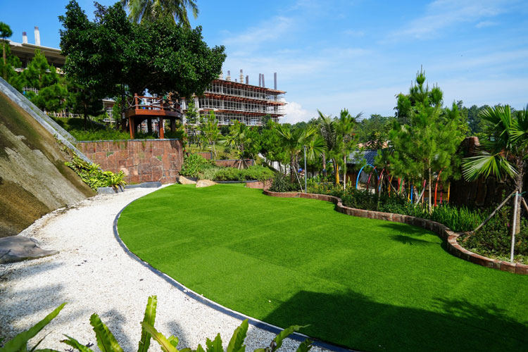 synthetic turf landscaping
